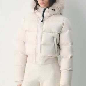 Aritzia Super Puff Chalet with faux fur